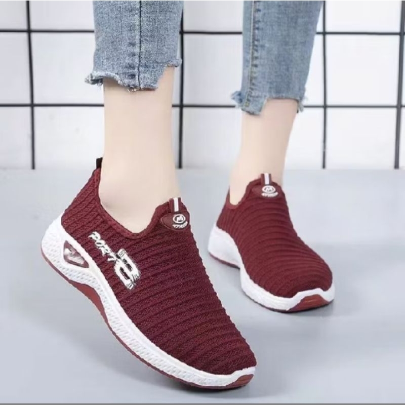 pre-loved sepatu sneakers wanita style/sepatu sport/sepatu kerja/sepatu sneakers olahraga wanita