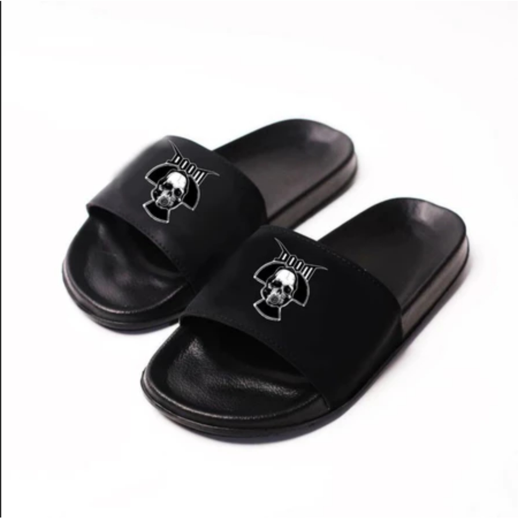 SANDAL DOOM LOGO SANDAL SLOP SANDAL BAND PREMIUM ORIGINAL KEREN SANDAL SLOP POLOS SANDAL SLOP TANPA 