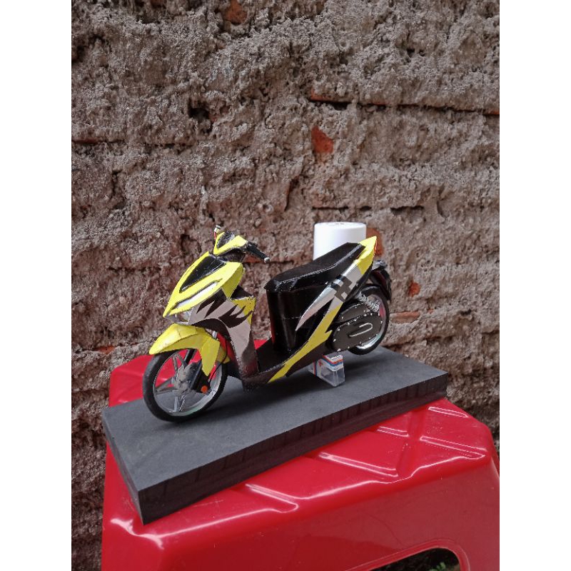 Miniatur motor vario 150