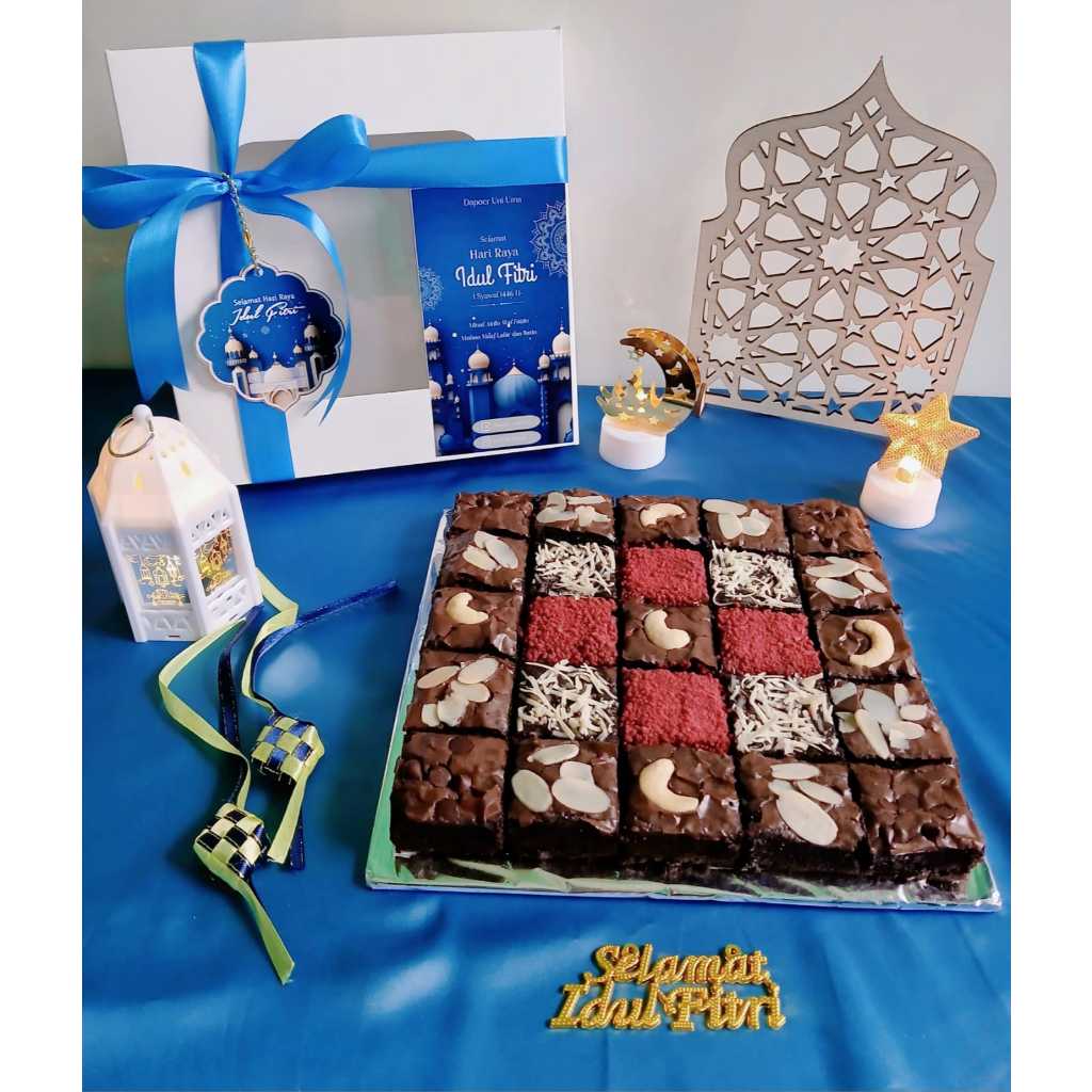 

Brownies Fudgy Cokelat dengan berbagai macam topping - Ukuran Large