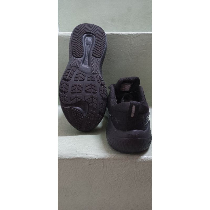 PRE LOVED SK***HERS BLACK 39 GO WALK MAX CUSHIONING