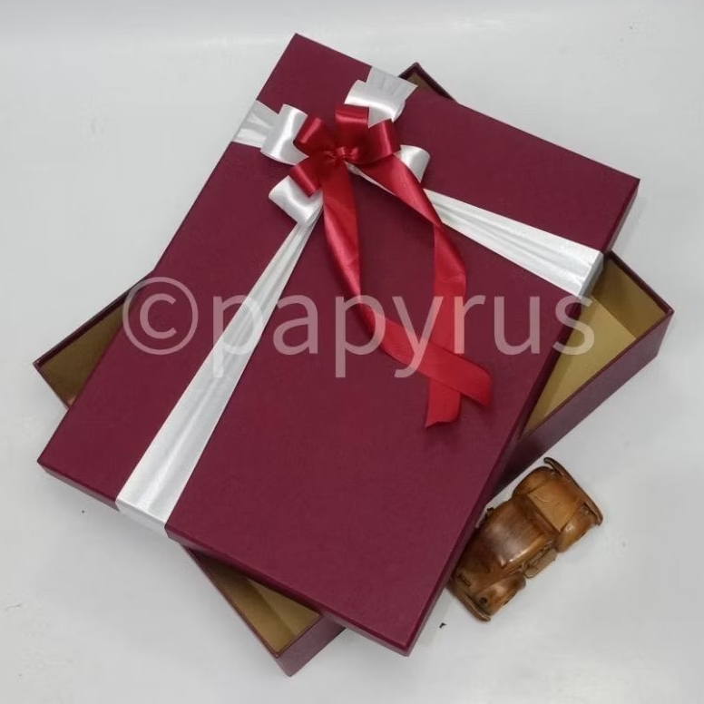 

PAPYRUS 30x40 Tinggi 10cm Kotak Kado Gift Box Hadiah V1