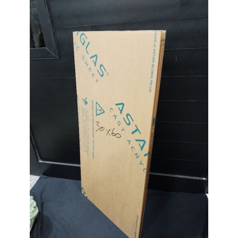 

Akrilik Lembaran Bening Tebal 2mm 60cm x 30cm