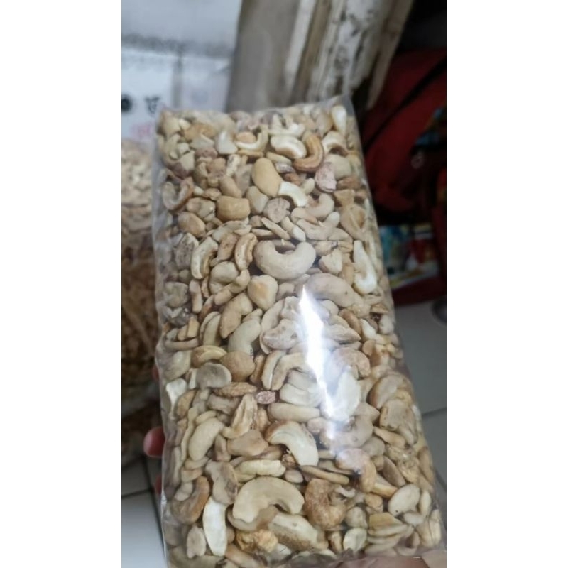 

kacang mede patahan mentah 1kg