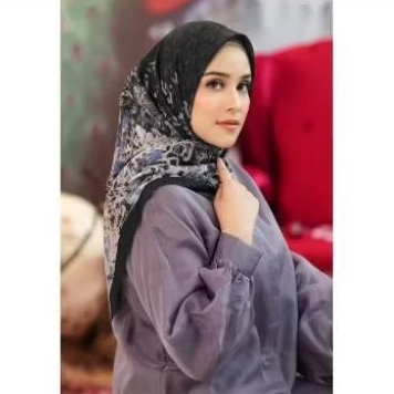 New Buttonscarves The Ederra Satin Square - Black