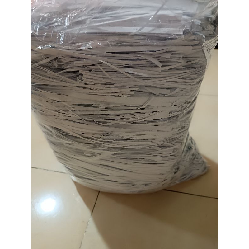 

Kertas cacah 1kg/ kertas serut 1kg/ kertas packing