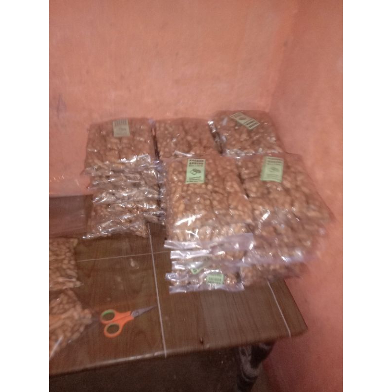 

kacang goreng merek 2putri gurih 1kg