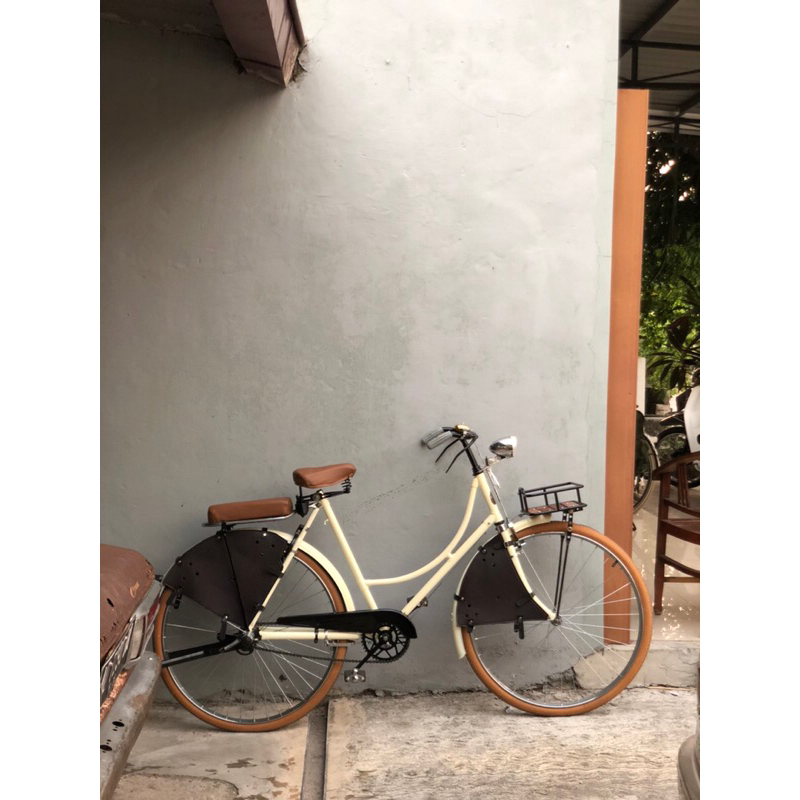 Sepeda Onthel Dames Cream