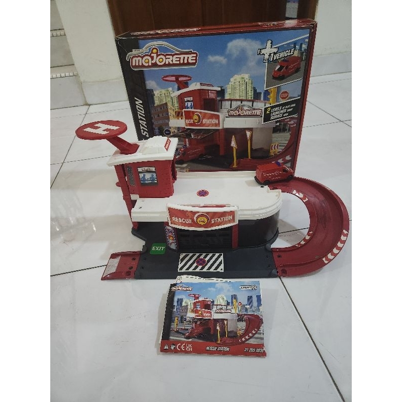 PRELOVED MAJORETTE RESCUE STATION FREE VEHICLE
