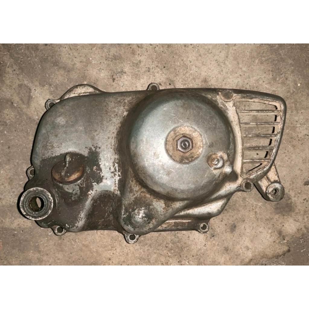 Blok Kanan cover kanan bak kopling kanan honda c70, c700 ori bekas motor, Kalter Blok kopling kanan 