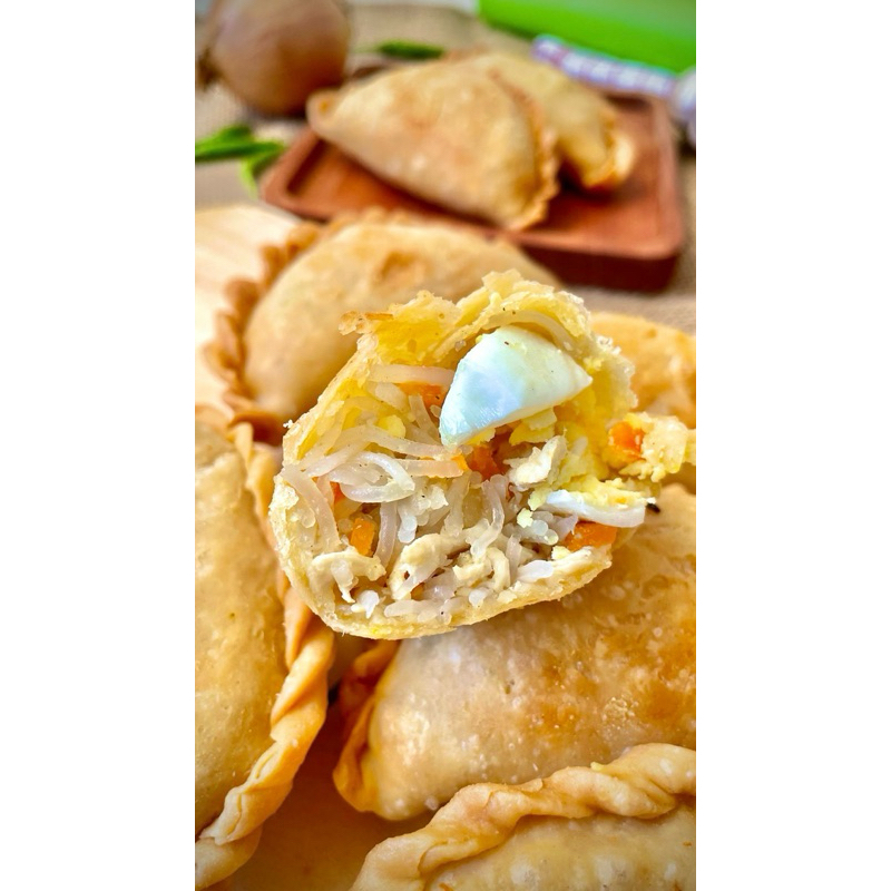 

PASTEL BIHUN BIG SIZE (1 PACK ISI 5PCS)