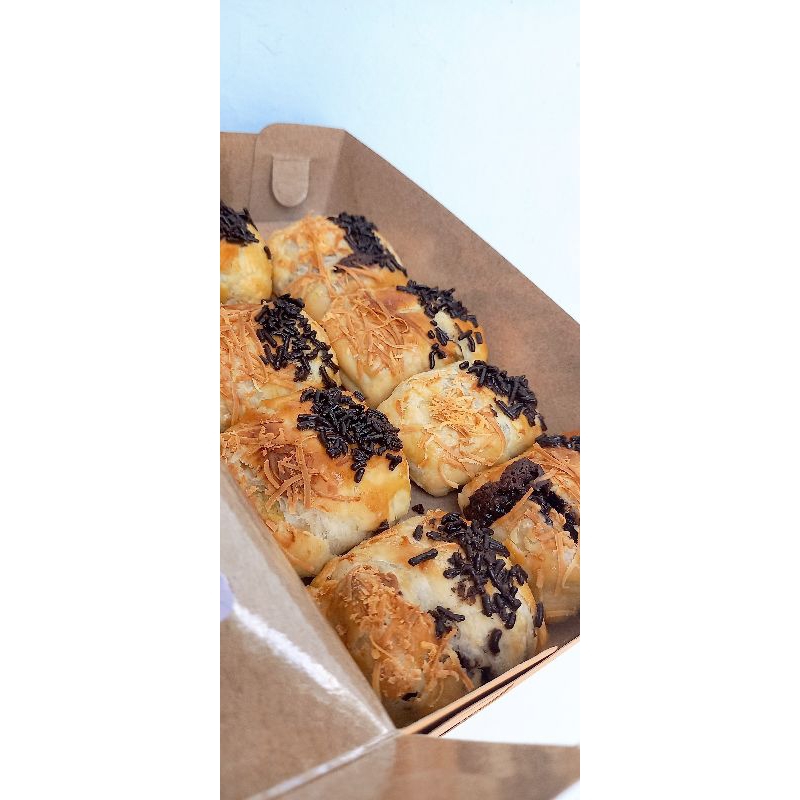 

Bolen Pisang FRESH OVEN
