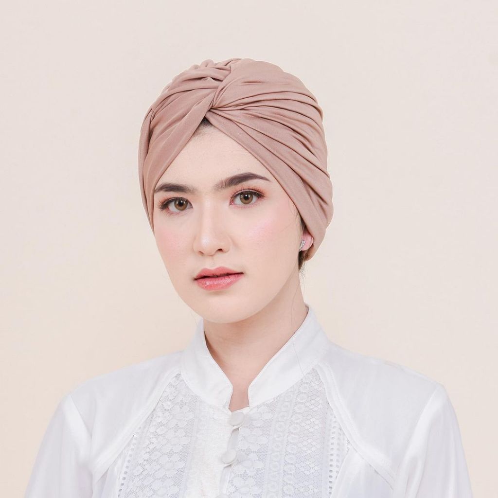 Turban Wanita Dewasa Muslim Kekinian Gyana Turban Bahan Jersey Warna Mocca