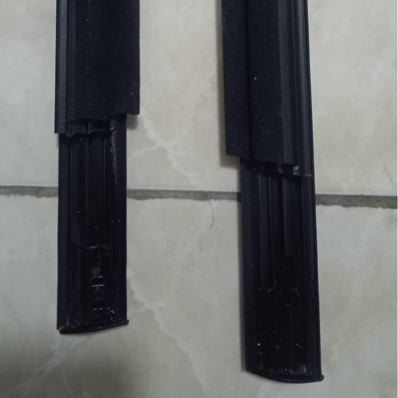 karet plipit kaca pintu luar Karimun Estilo hitam.