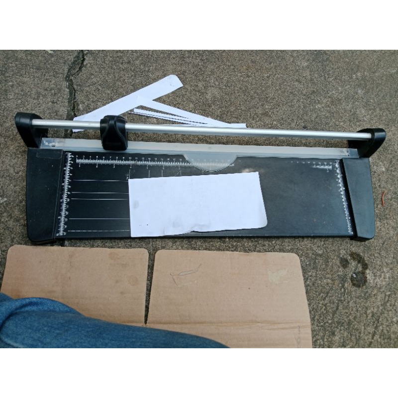 PAPER CUTTER ROTARY CUTTER