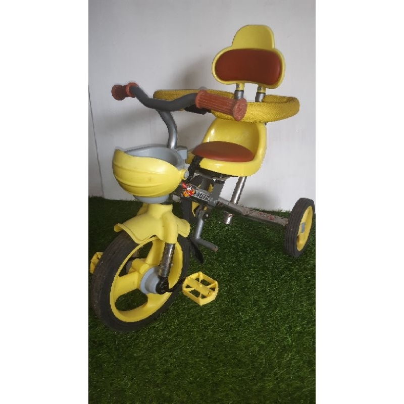 Sepeda roda tiga untuk balita