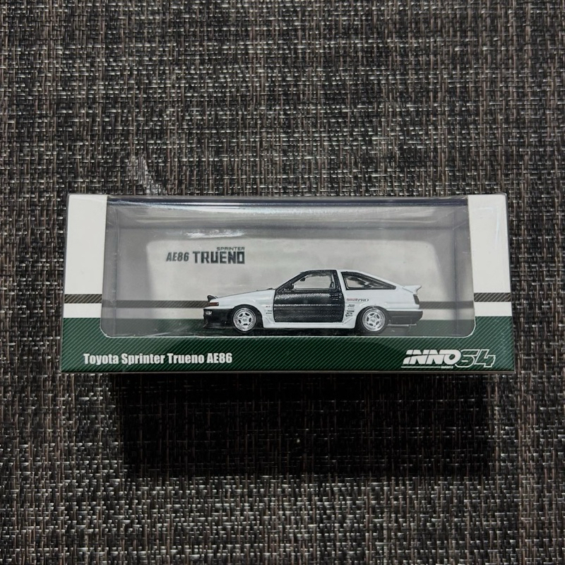 Inno64 Toyota Sprinter Trueno AE86 With Carbon Doors