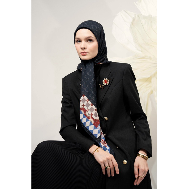 VZ Calliope Scarf – Black Red - PRELOVED 