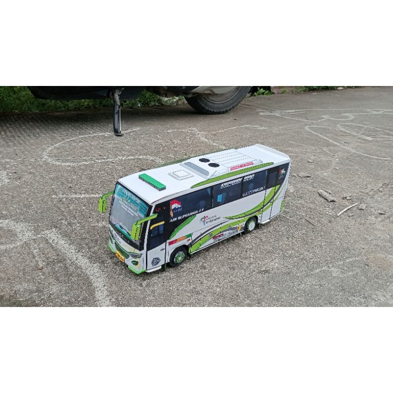 PAPERCRAFT BUS DEWI SRI " SAMADA & FRIEND"