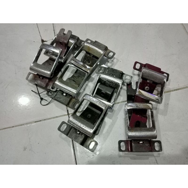 handle pintu dalam Toyota Corona rt100-rt104
