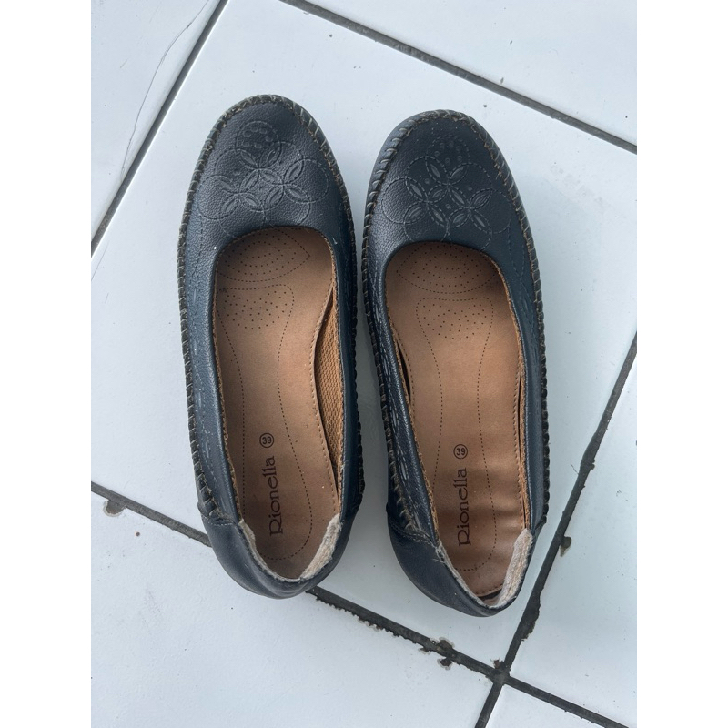 sepatu kantor hitam flat shoes preloved rionella
