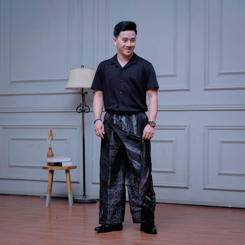 Sarung Celana Bahan Dari Gajah Duduk