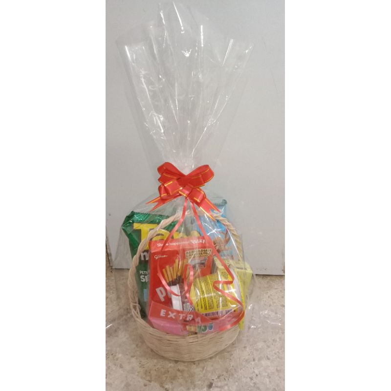 

parcel / hampers / bingkisan keranjang rotan mini