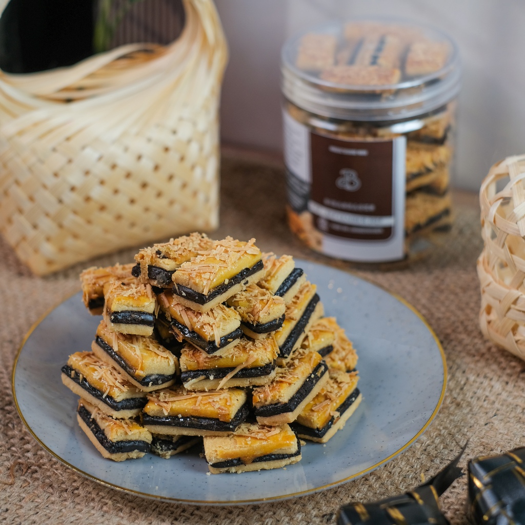 

Kue Kastengel Coklat Premium Biba Snacks Terlaris (Gratis 1 Pouch Sagu / Semprit ) Toples Uk 600 ML