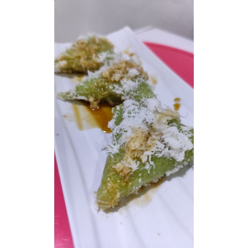 

Kue lupis pandan mix kelapa dan gula merah