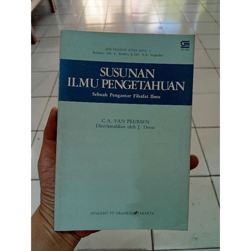 BUKU ORIGINAL BEKAS SUSUNAN ILMU PENGETAHUAN SEBUAH PENGANTAR FILSAFAT ILMU penulis C A VAN PEURSEN