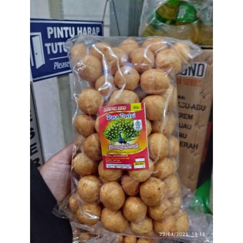

KERUPUK TENGGIRI DUA PUTRI