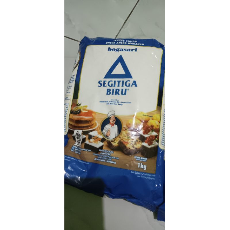 

Tepung Terigu Segitiga Biru 1 kg