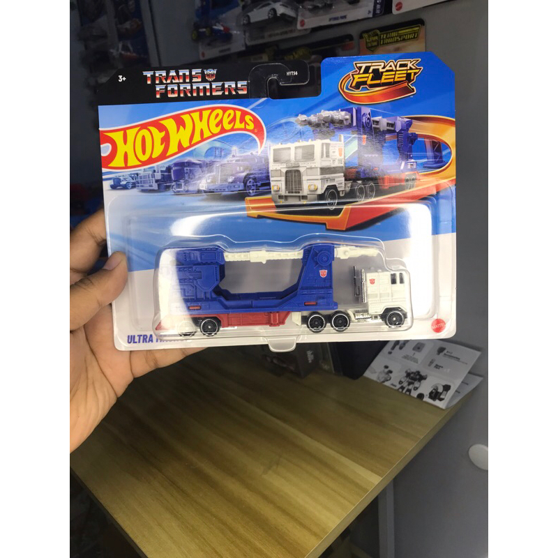 ultra magnus Hotwheels transformers