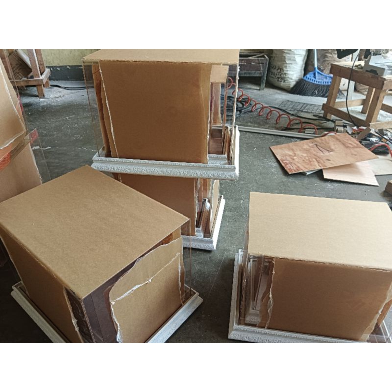 

2pc box seserahan akrilik + baki putih gold kaki