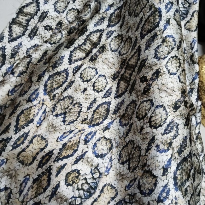 Kain armani silk // Bahan satin sutra // kain printing // bahan ular