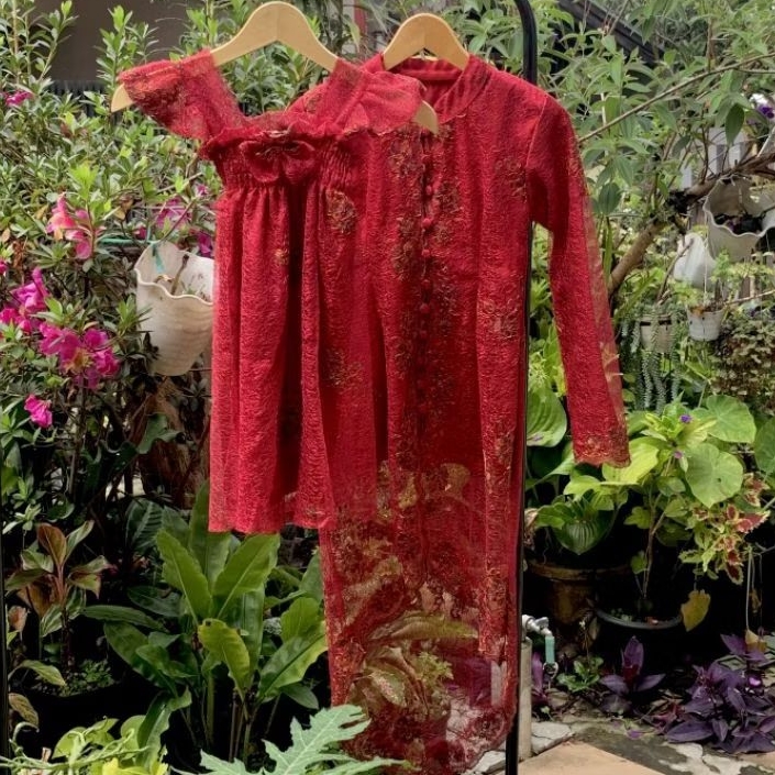 Preloved Kebaya Tile Merah Ibu dan Anak