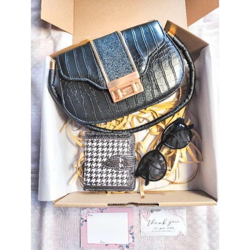

Huriku Hampers Kado Ulang Tahun Cewek | Hadiah Wisuda | Gift Box Bermanfaat