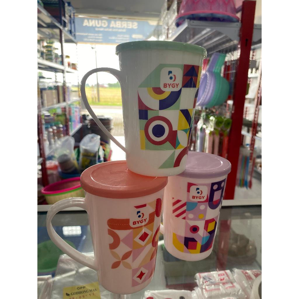 Mug Gelas Plastik dengan Tutup Pescara | 500 ml BYGY