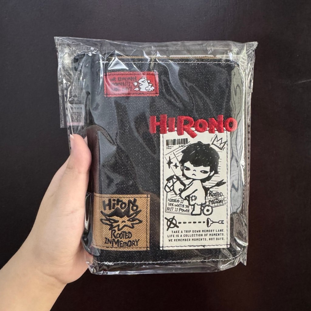 POP MART Hirono Echo Series - Passport Bag Maskara