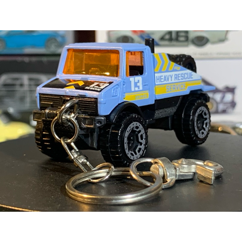 Gantungan kunci Keychain Hot Wheels Mercedes Benz Unimog 1300L Biru custom ganci