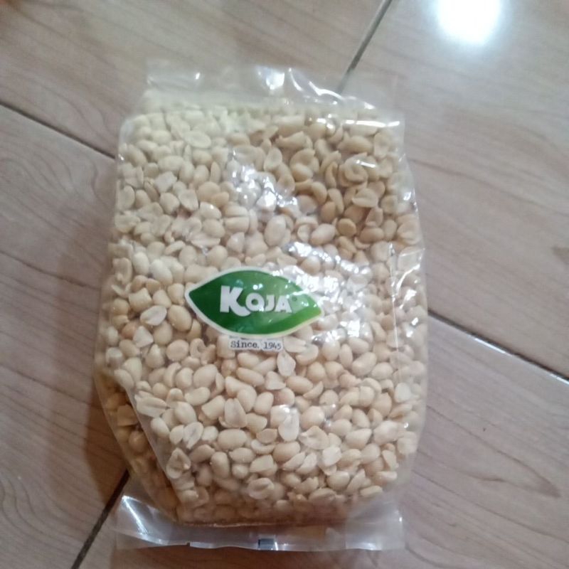

Kacang kupas koja 1kg (tidak vakum)