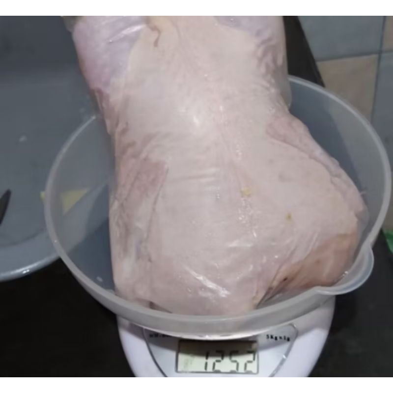 

Ayam Broiler Karkas Utuh Frozen Uk 1,2kg - 1,3kg / 1200gram - 1300gram / 1.2kg - 1.3kg