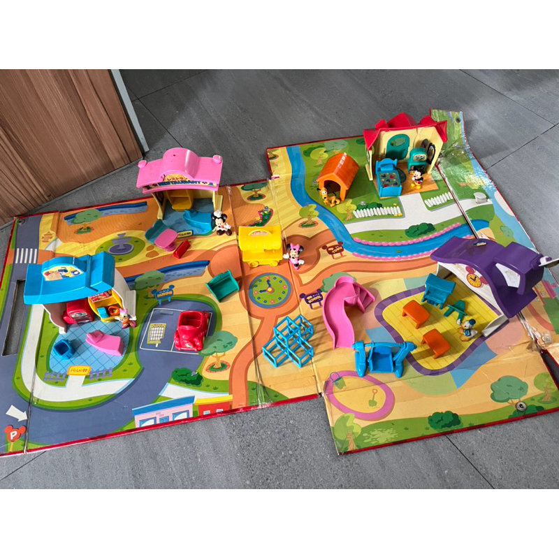 Mickey & friends Disney Tomy Characters Chibi Parade Panorama Town