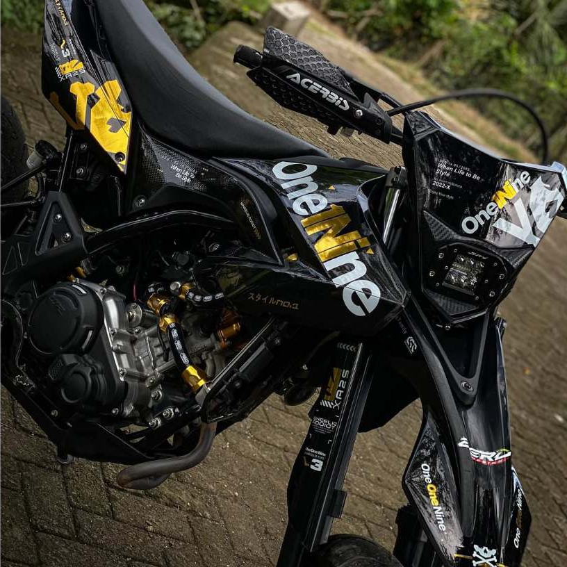 DECAL WR155R HITAM GOLD PUTIH HITAM CUSTOM DESAIN