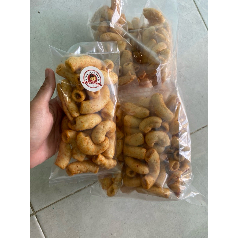 

MAKARONI SPICY 1pack isi 10 16rb ECER 2000
