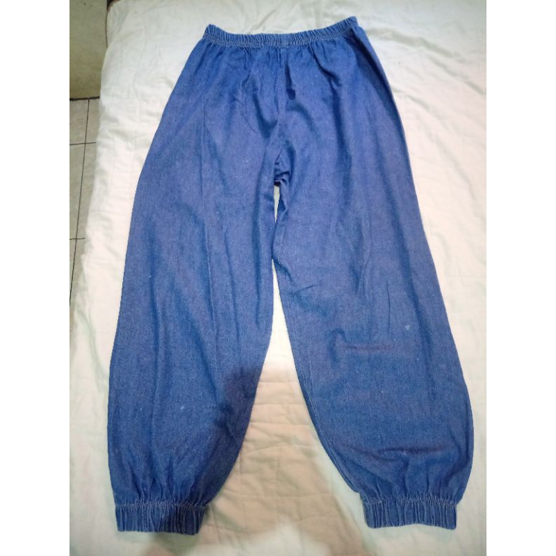 CELANA JOGER LEVIS
