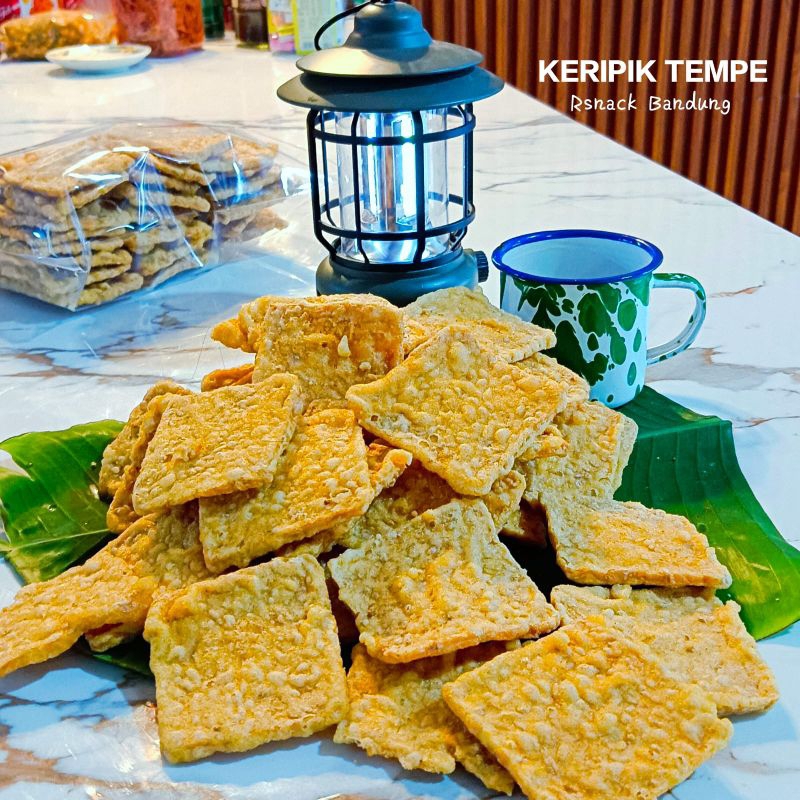 

Cemilan keripik tempe original asin gurih manis pedas renyah enak khas bandung 1kg