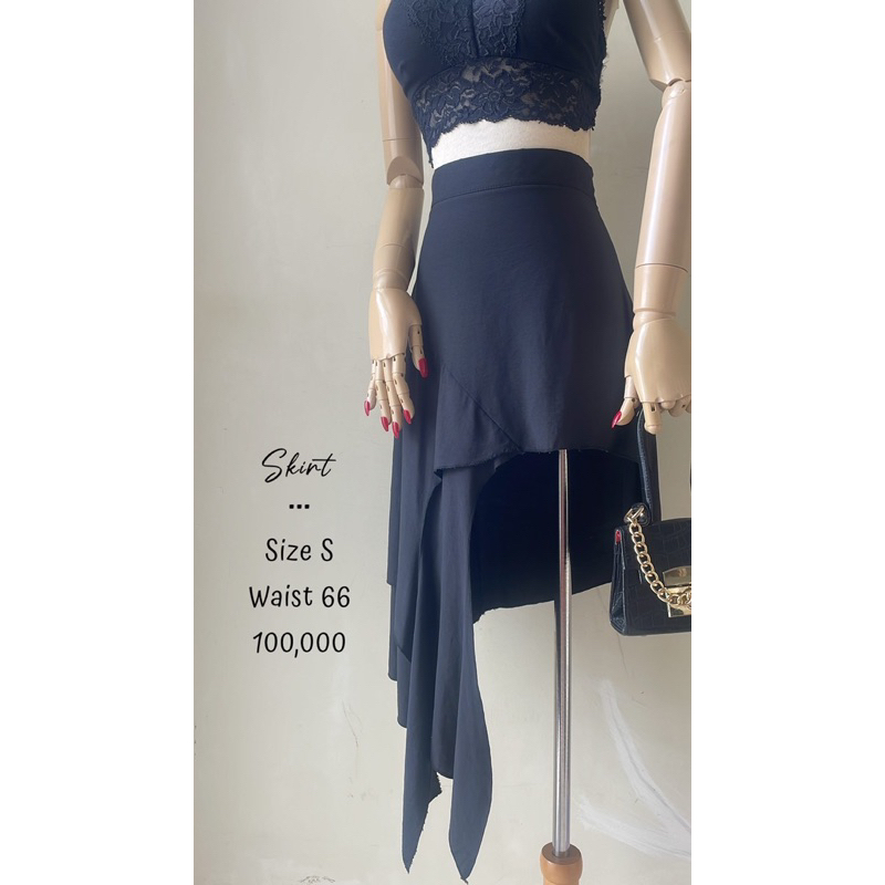Rok mini asimetris hitam polos panjang pendek juntai keren unik lucu seksi sexy premium preloved mur