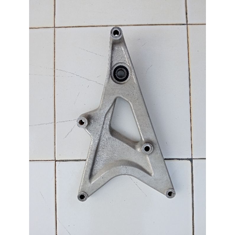 swing arm dudukan knalpot honda vario 125 old 125 led old 150 old lama bekas original 2012 - 2017 be