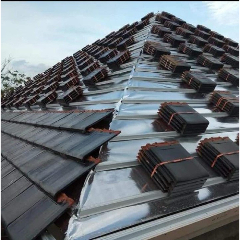 rangka bajaringan 0,75 full atap genteng keramik terpasang